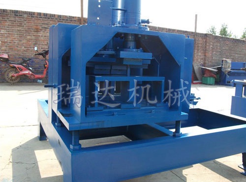 飛鋸沖孔C型鋼設(shè)備